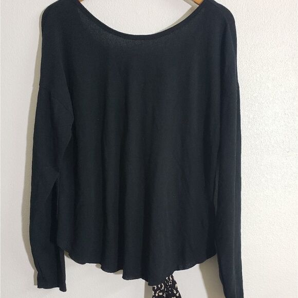 Long sleeve shirt with leopard scarf back - Picture 3 of 3